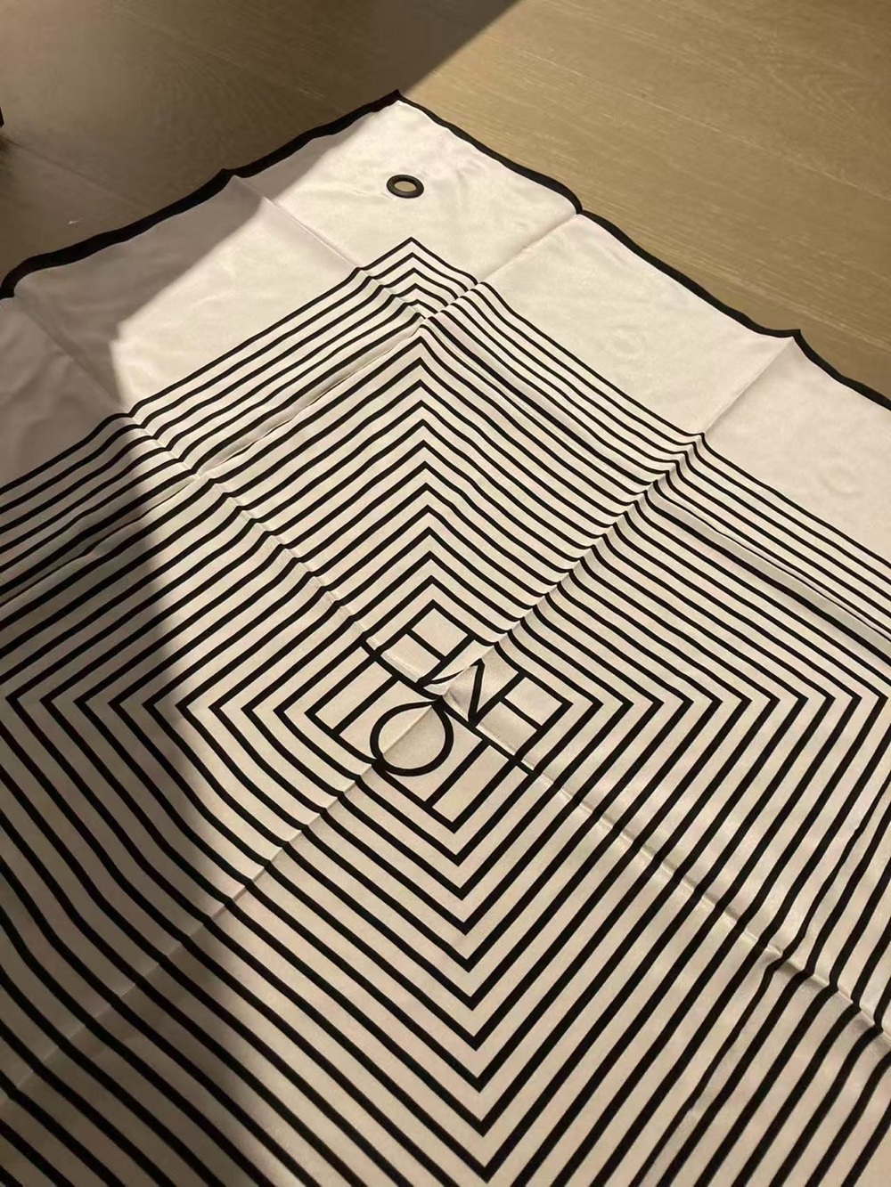 Toteme Luxury Black & White Geometric Tablecloth - Picture 2 of 9